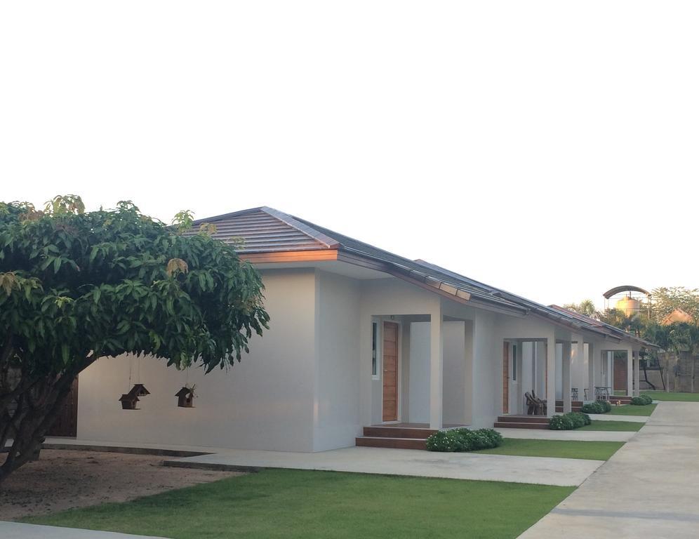 The Brass Villa Garden Resort Sattahip Exterior photo
