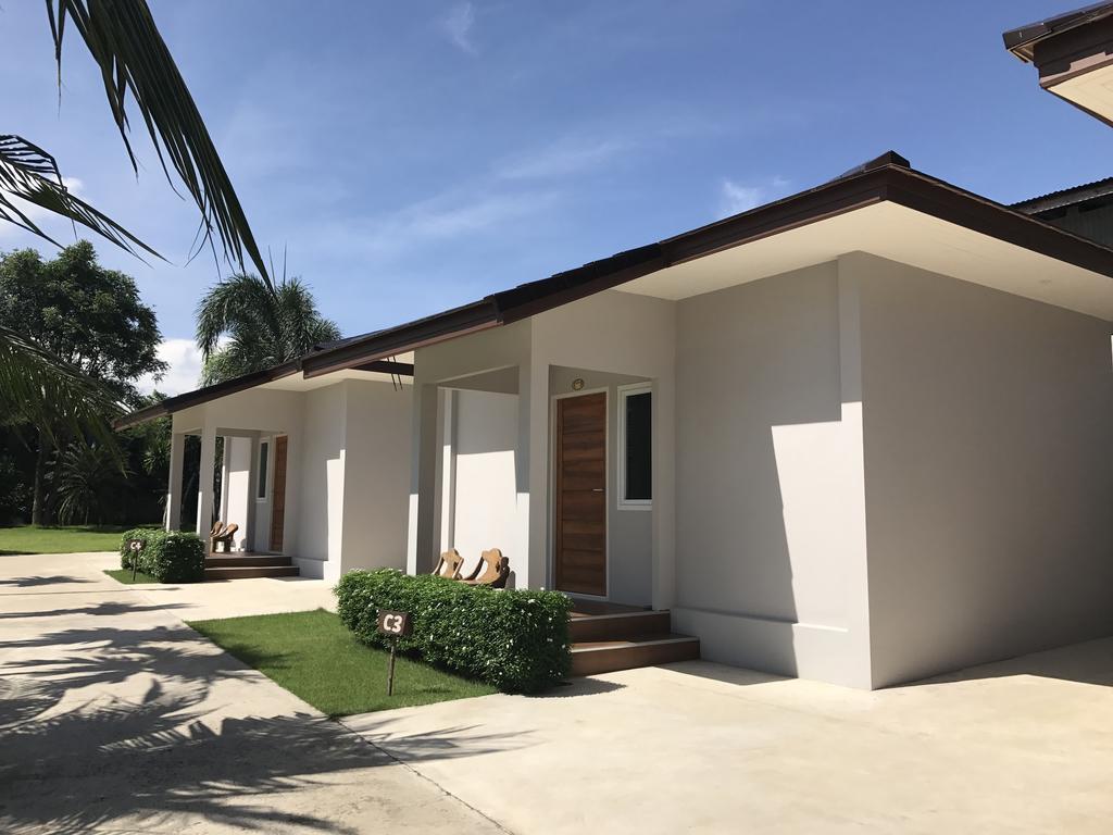 The Brass Villa Garden Resort Sattahip Exterior photo