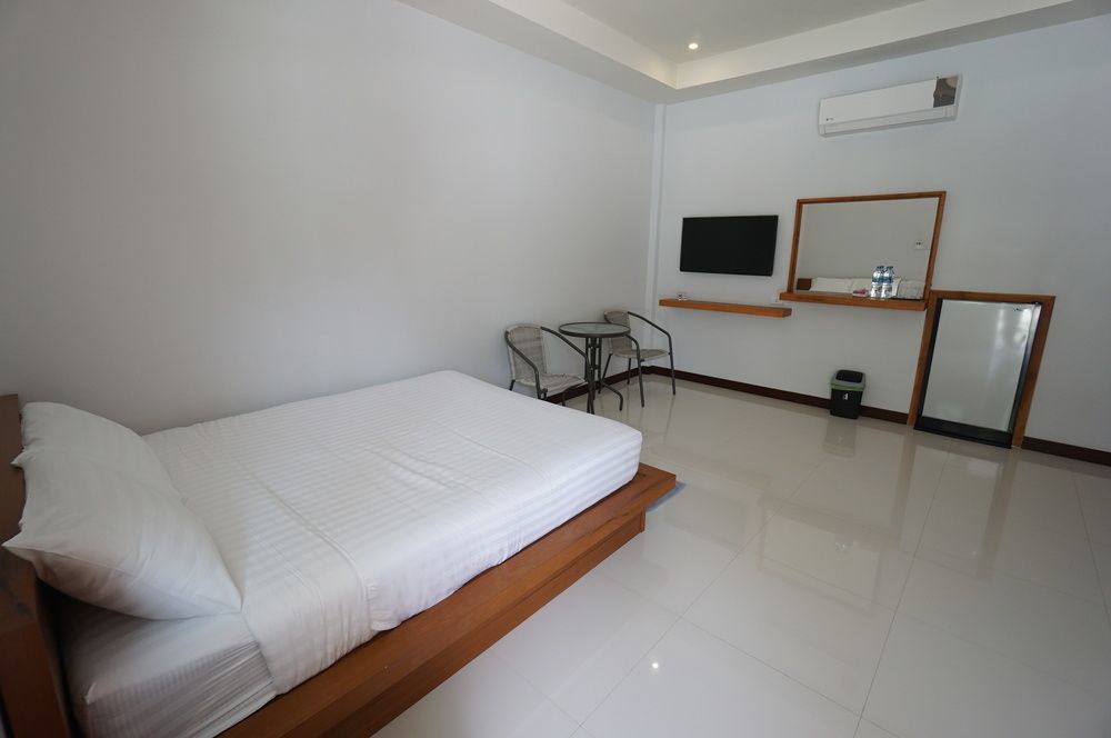 The Brass Villa Garden Resort Sattahip Exterior photo